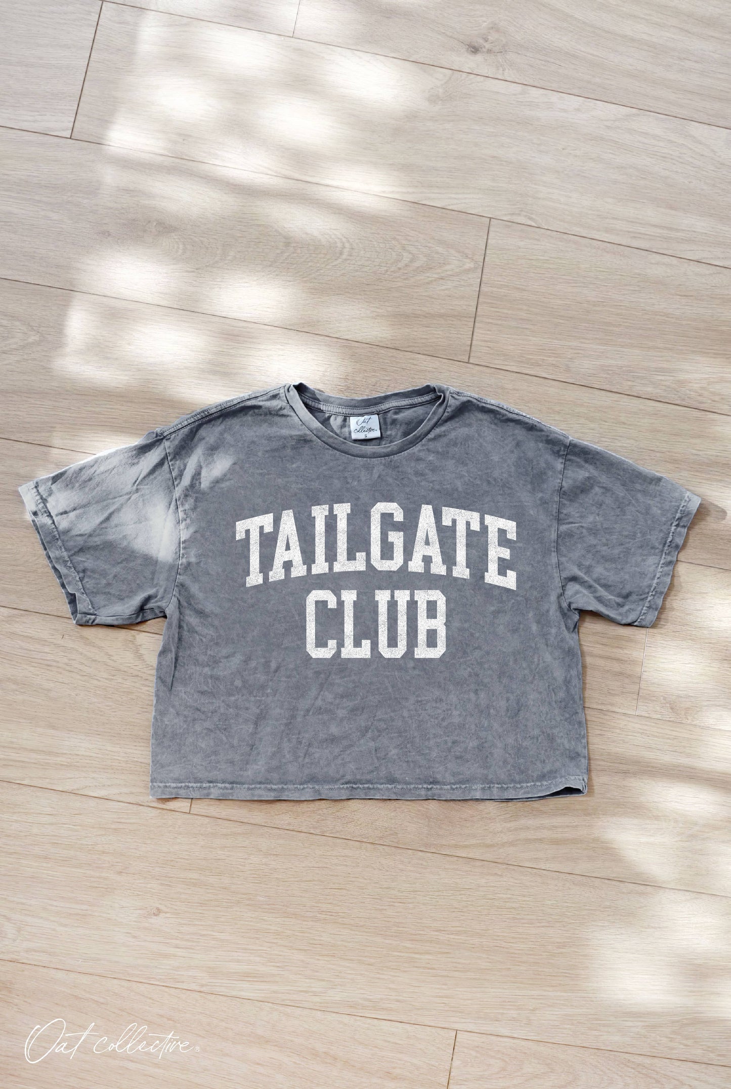 TAILGATE CLUB  Cropped Mineral Graphic Top