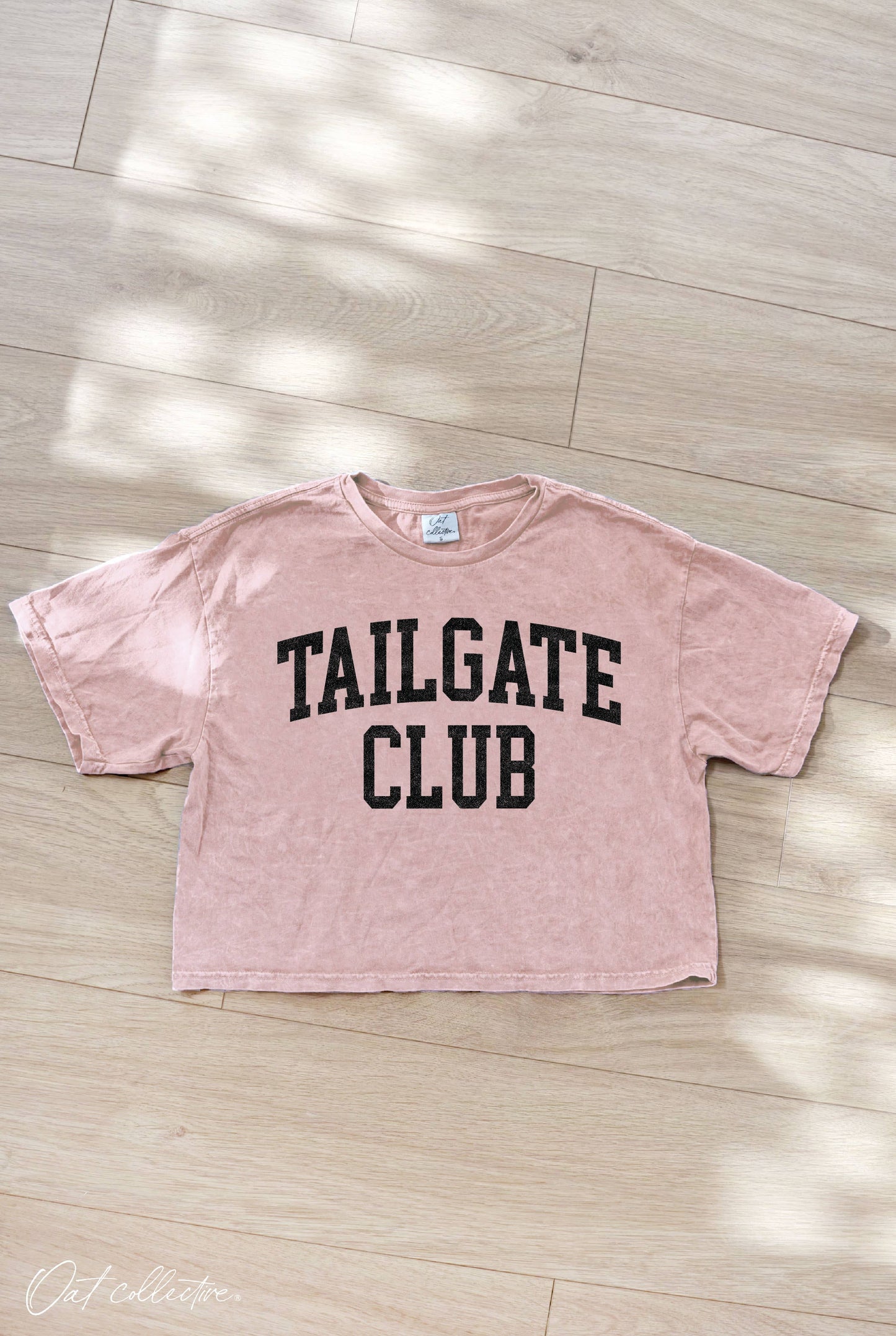 TAILGATE CLUB  Cropped Mineral Graphic Top